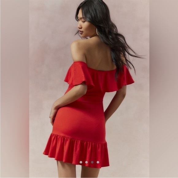 Urban Outfitters Elegant Red Off-Shoulder Dress - Picture 3 of 4